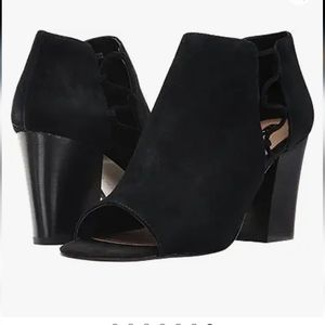 Ladies Tahari Women's TA-Post Pump Opened Toe Lased Sides 3 in. Heels Size 7